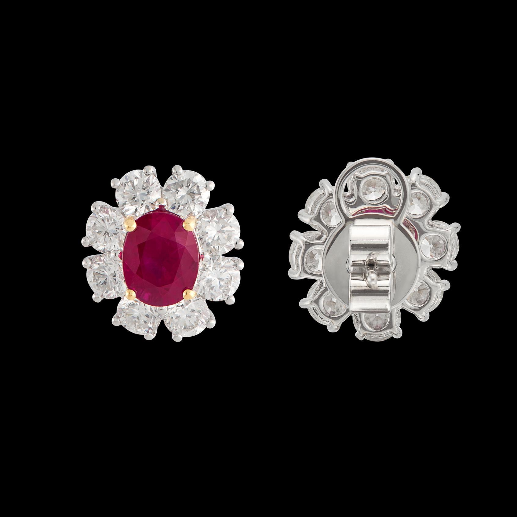 Magnifiques boucles d'oreilles GIA en sang de pigeon de Birmanie avec rubis et diamants en vente 1