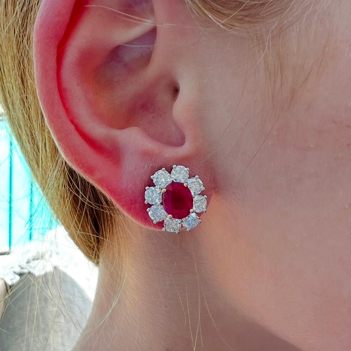 Magnifiques boucles d'oreilles GIA en sang de pigeon de Birmanie avec rubis et diamants en vente 2