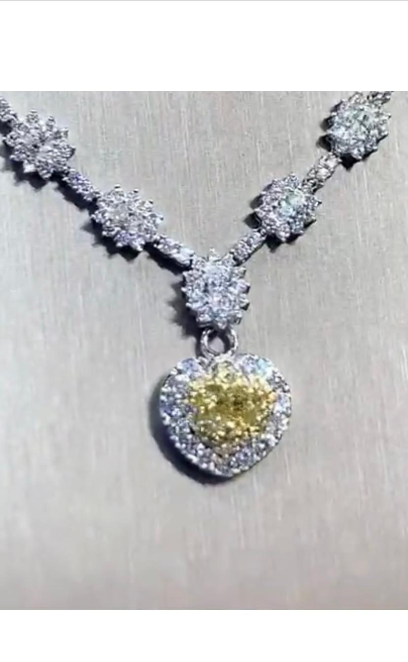 Taille cœur Magnifique collier en diamants élégants de 2, 01 carats certifiés par le GIA en vente