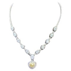 Wunderschöner GIA-zertifizierter 2, 01 Karat aus Fancy-Diamant auf Halskette