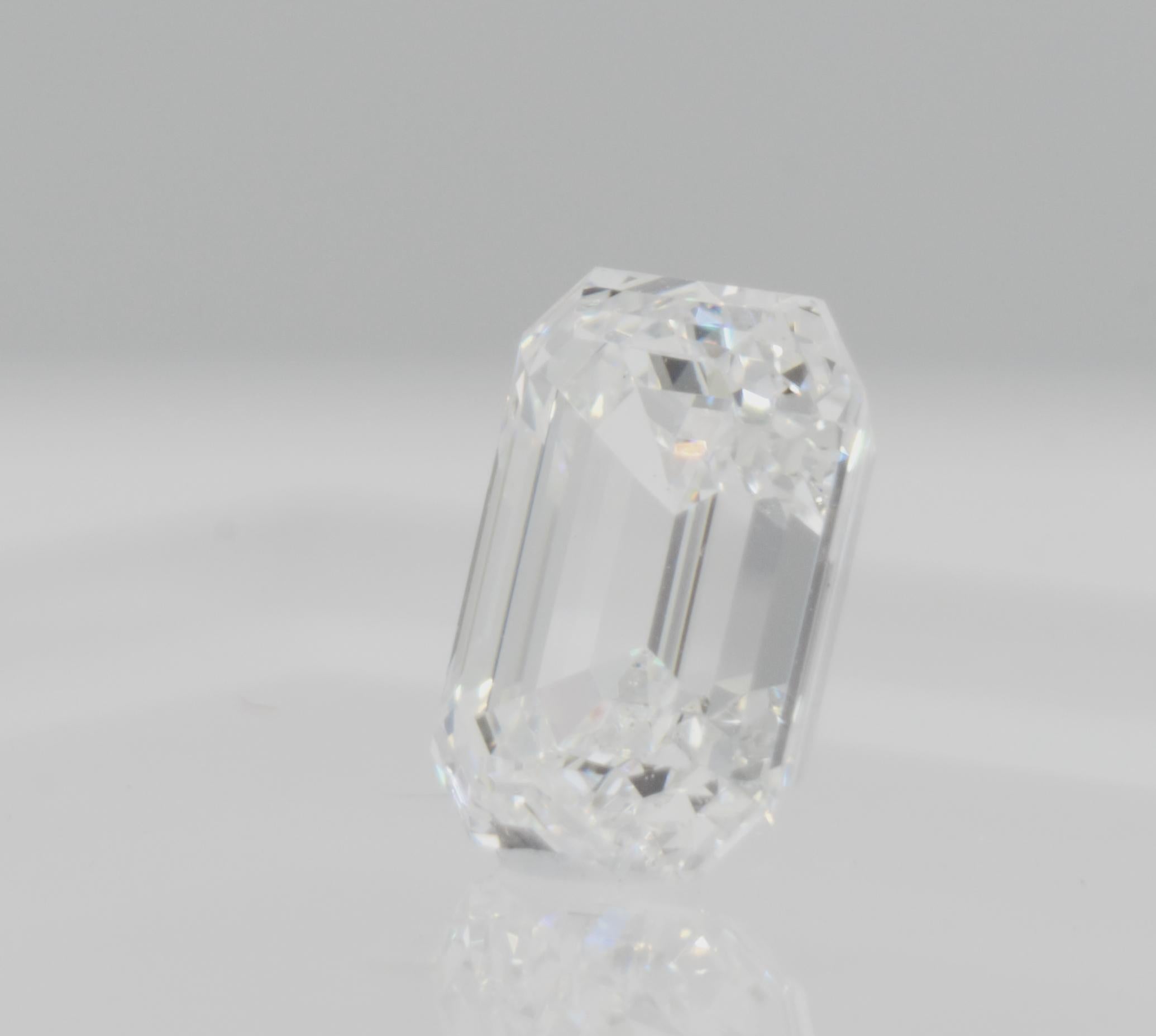 Moderne Diamant taille émeraude certifié GIA de 1,60 carat F/VS1, inscription GIA XX en vente