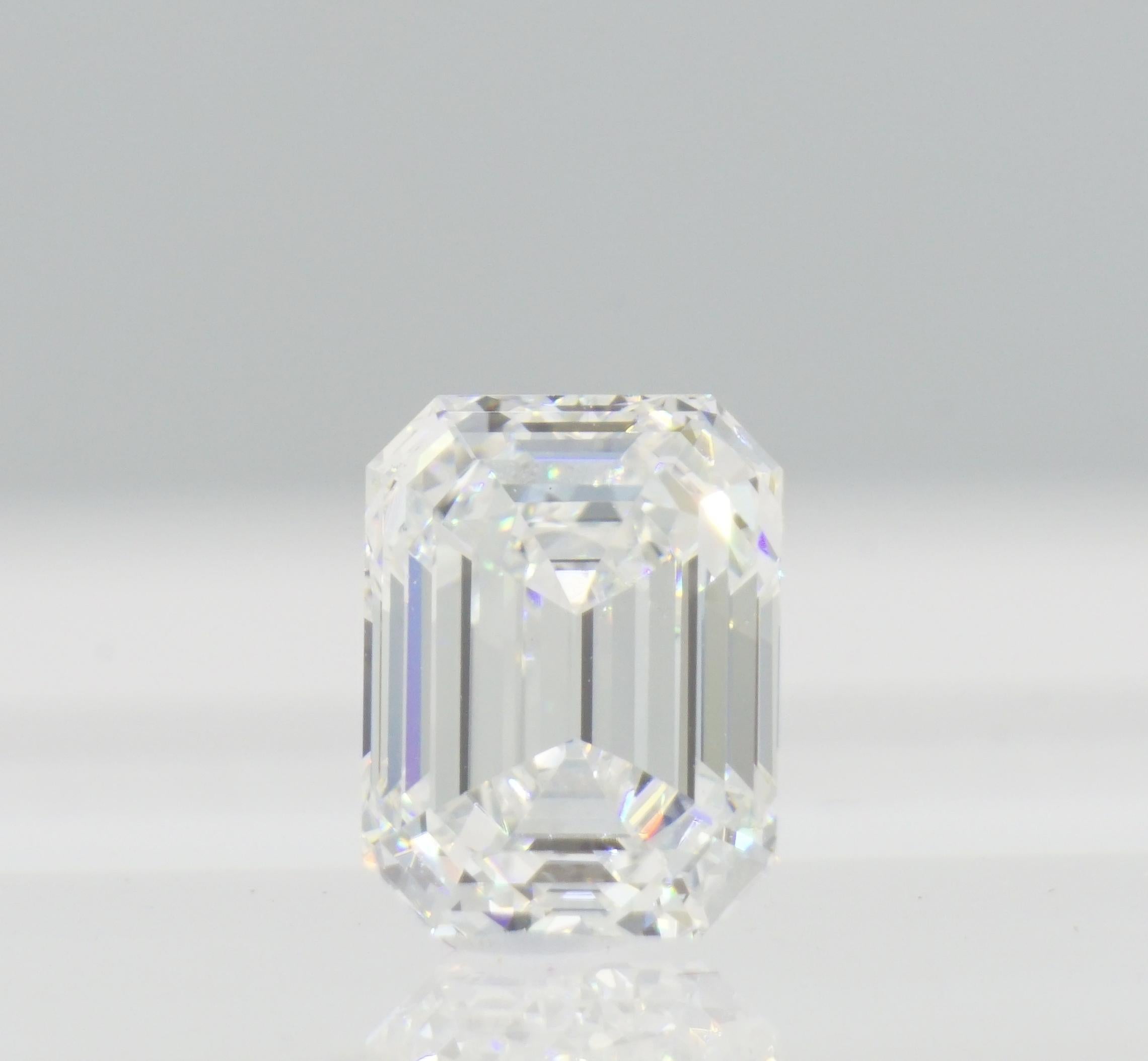Diamant taille émeraude certifié GIA de 1,60 carat F/VS1, inscription GIA XX Unisexe en vente
