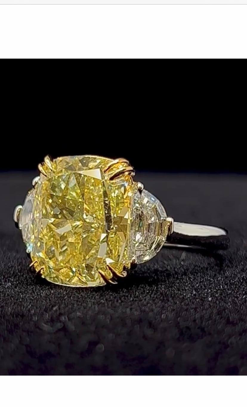 Cushion Cut Gorgeous GIA Certified of 11, 29 Carats of Fancy Yellow Diamond on Ring For Sale