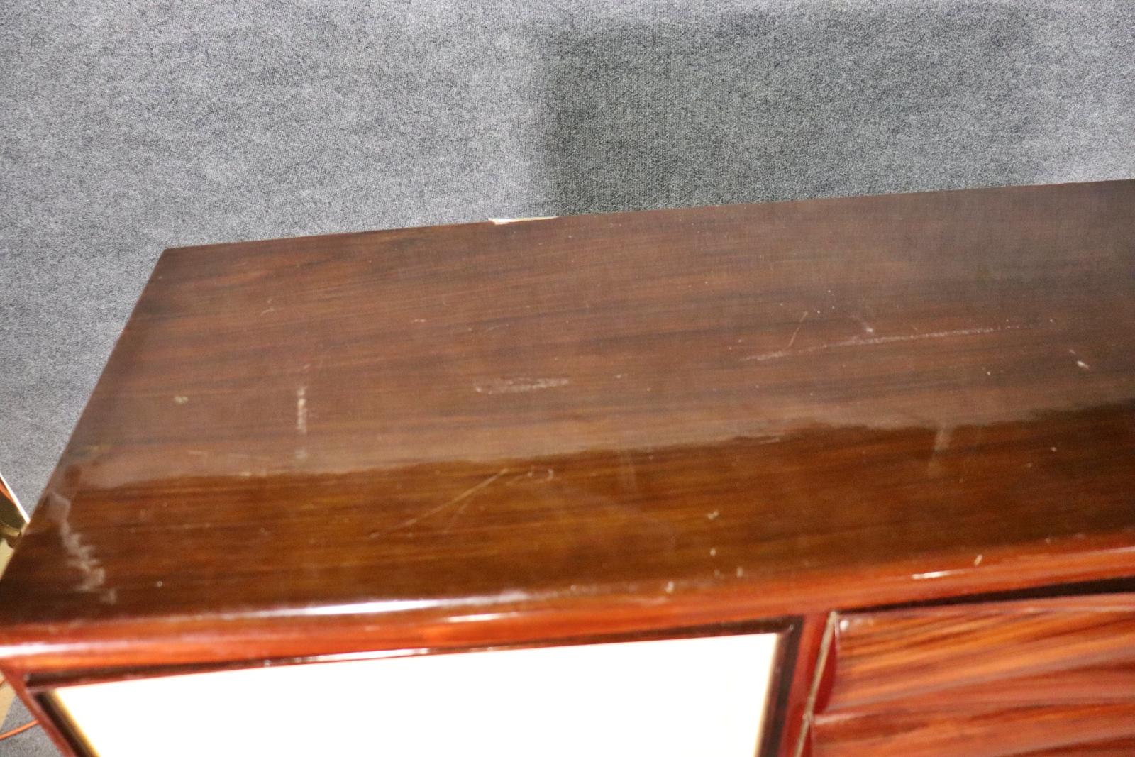 Prachtvolle Anrichte im Stil von Gio Ponti aus Pergament und Palisander für die Bar im Angebot 4