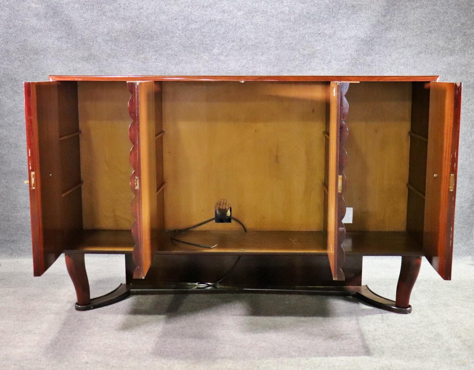 Prachtvolle Anrichte im Stil von Gio Ponti aus Pergament und Palisander für die Bar (Italienisch) im Angebot