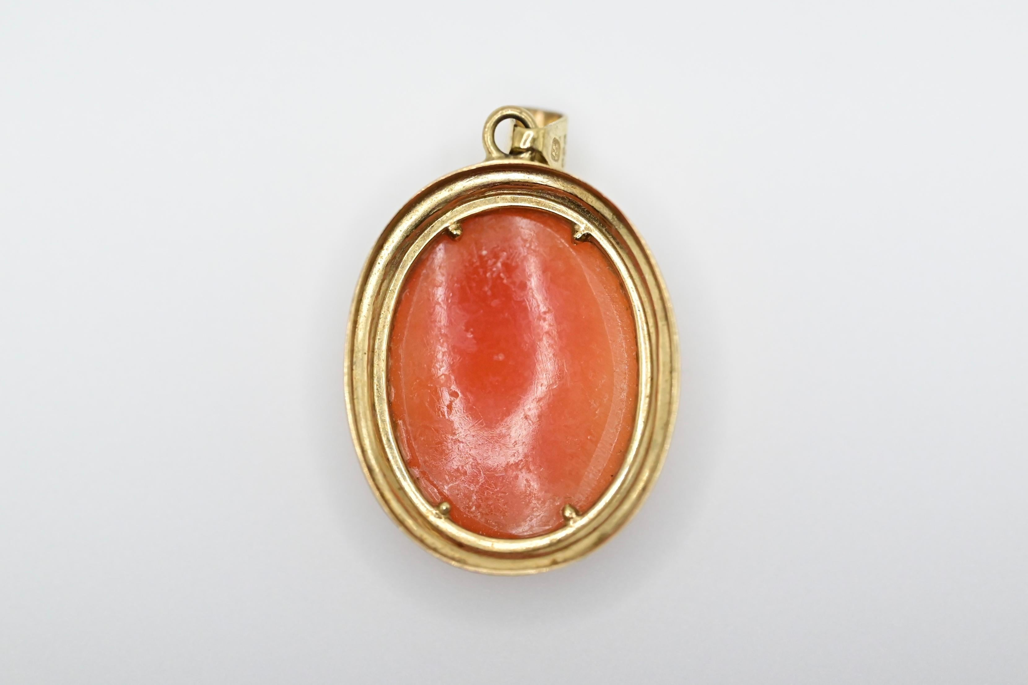 Women's Gorgeous Gold Cameo Necklace Pendant