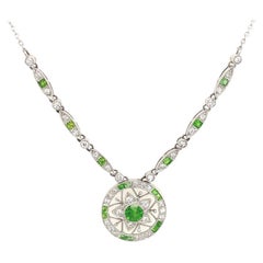 Superbe collier en platine avec grenat vert et diamants