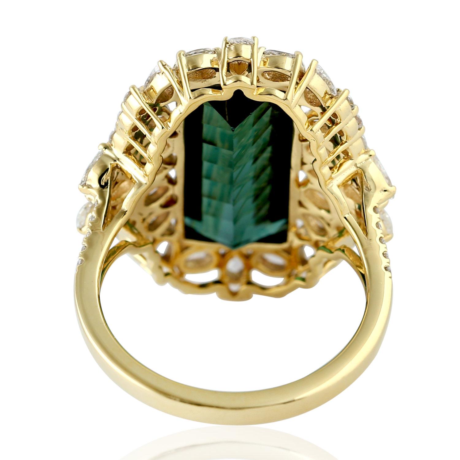 Modern Gorgeous Green Tourmaline Ring With Pear And Round Shape Diamonds In 18k Gold For Sale