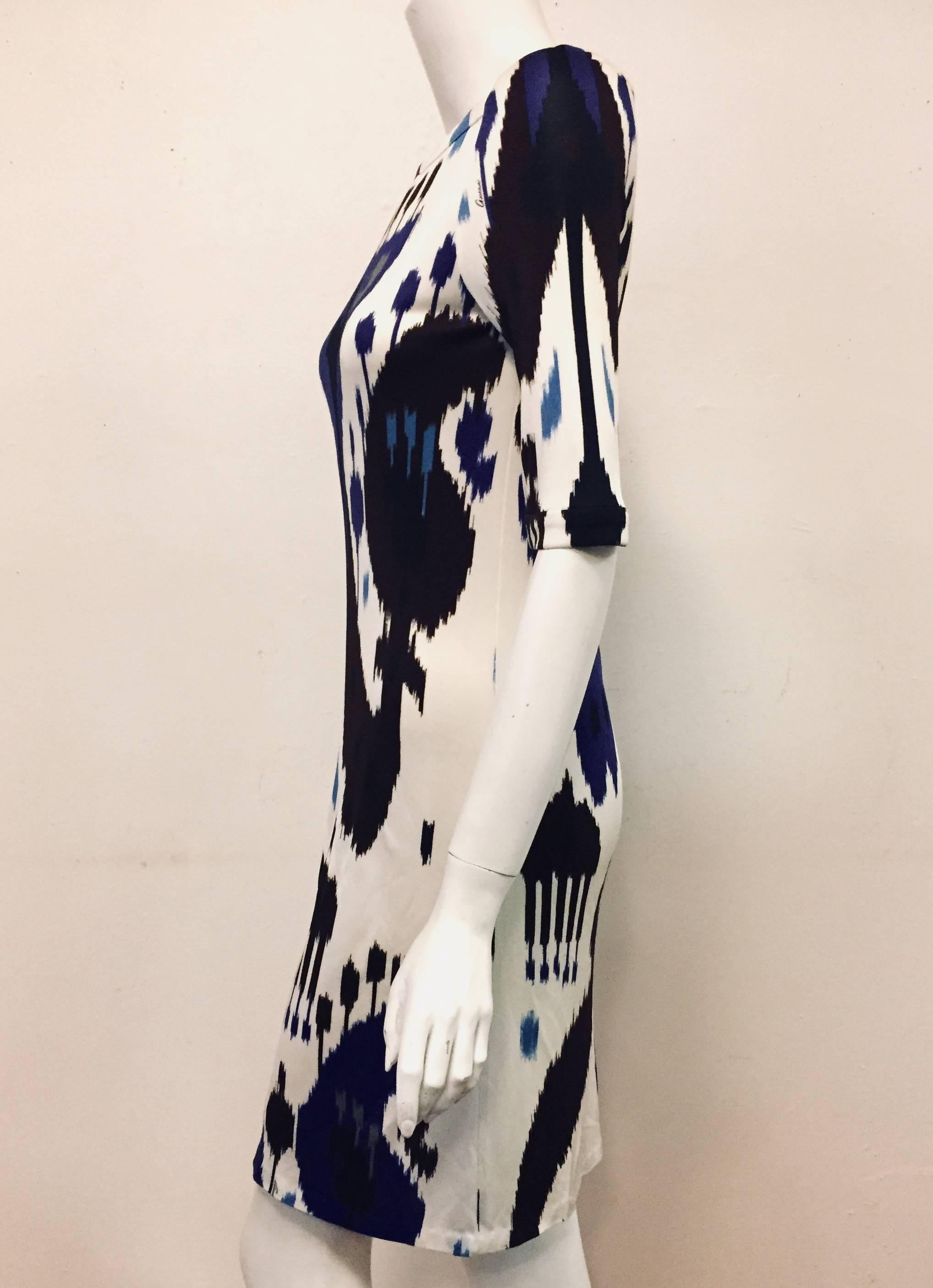 Gucci Blue, White and Black Ikat Tribal Print Silk Dress 42 EU In Good Condition For Sale In Palm Beach, FL