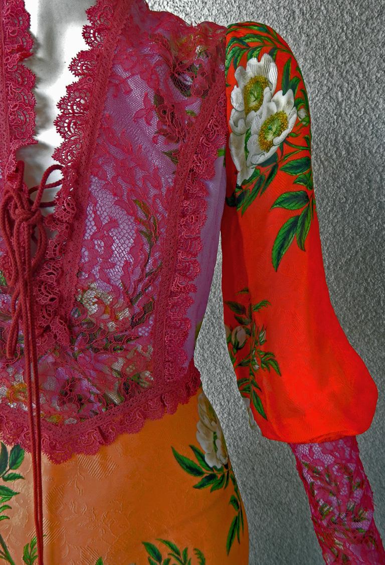 Gorgeous Gucci Eye Catching Floral  Boho Chic Dress    In New Condition For Sale In Los Angeles, CA