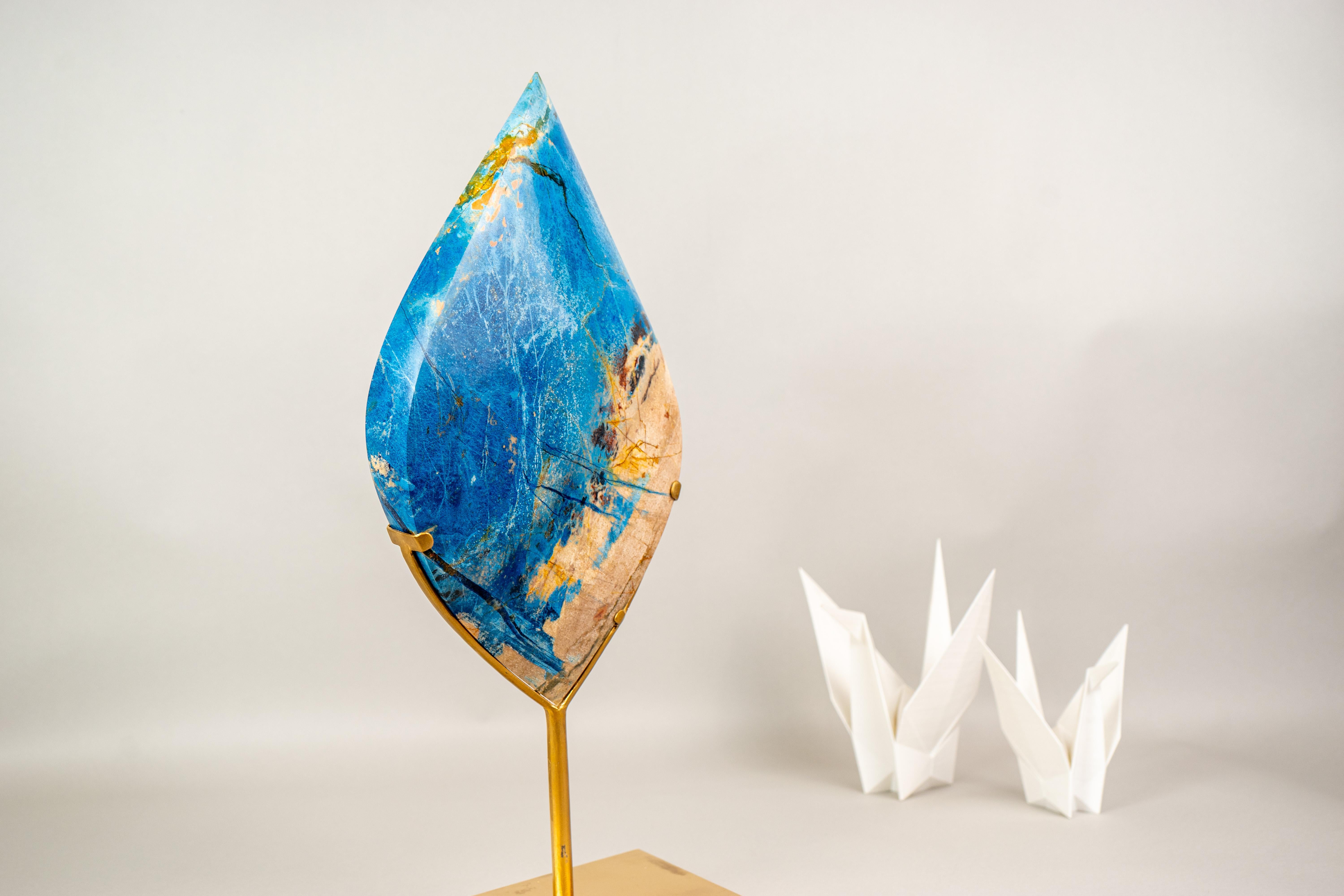 Royal Blue Rhodonite Quartz Crystal Flame Sculpture

▫️Description

With its gorgeous aesthetics with its delicate lines created by expert craftsmanship, this exquisite Royal Blue Rhodonite Quartz flame sculpture immediately calls for attention. Its