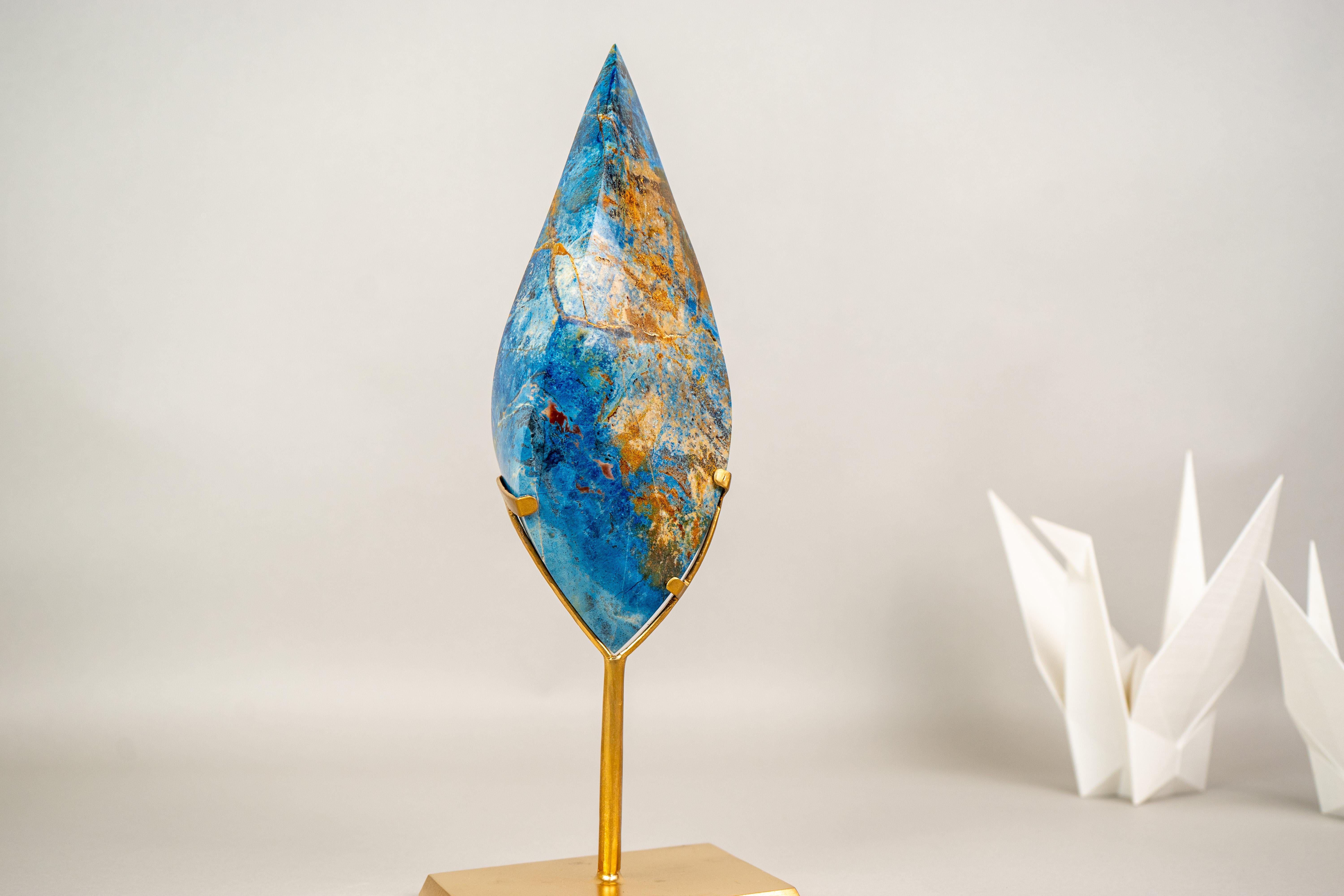 Royal Blue Rhodonite Quartz Crystal Flame Sculpture

▫️Description

With its gorgeous aesthetics with its delicate lines created by expert craftsmanship, this exquisite Royal Blue Rhodonite Quartz flame sculpture immediately calls for attention. Its