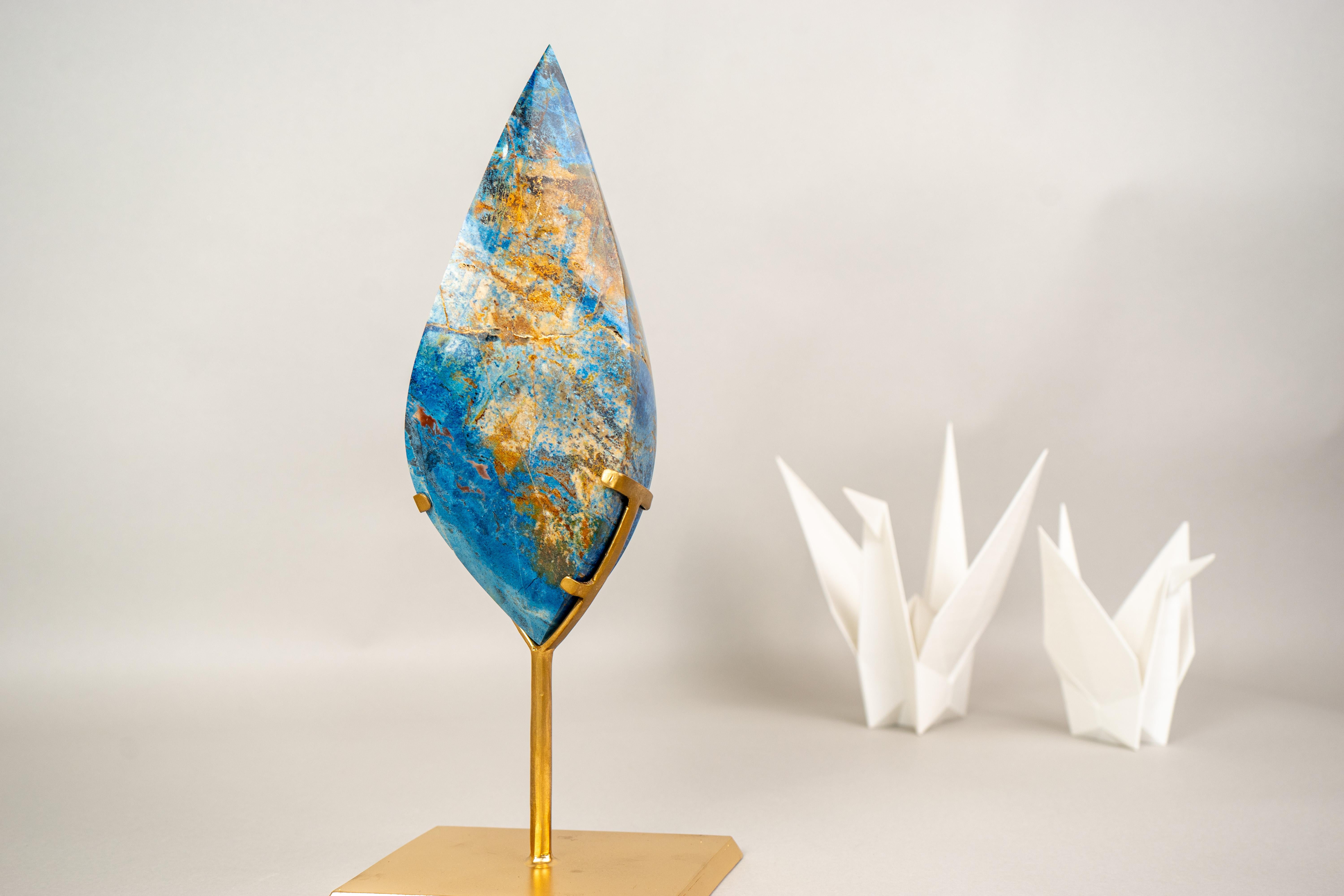 Gorgeous Hand-Carved Royal Blue Crystal Flame In New Condition For Sale In Ametista Do Sul, BR
