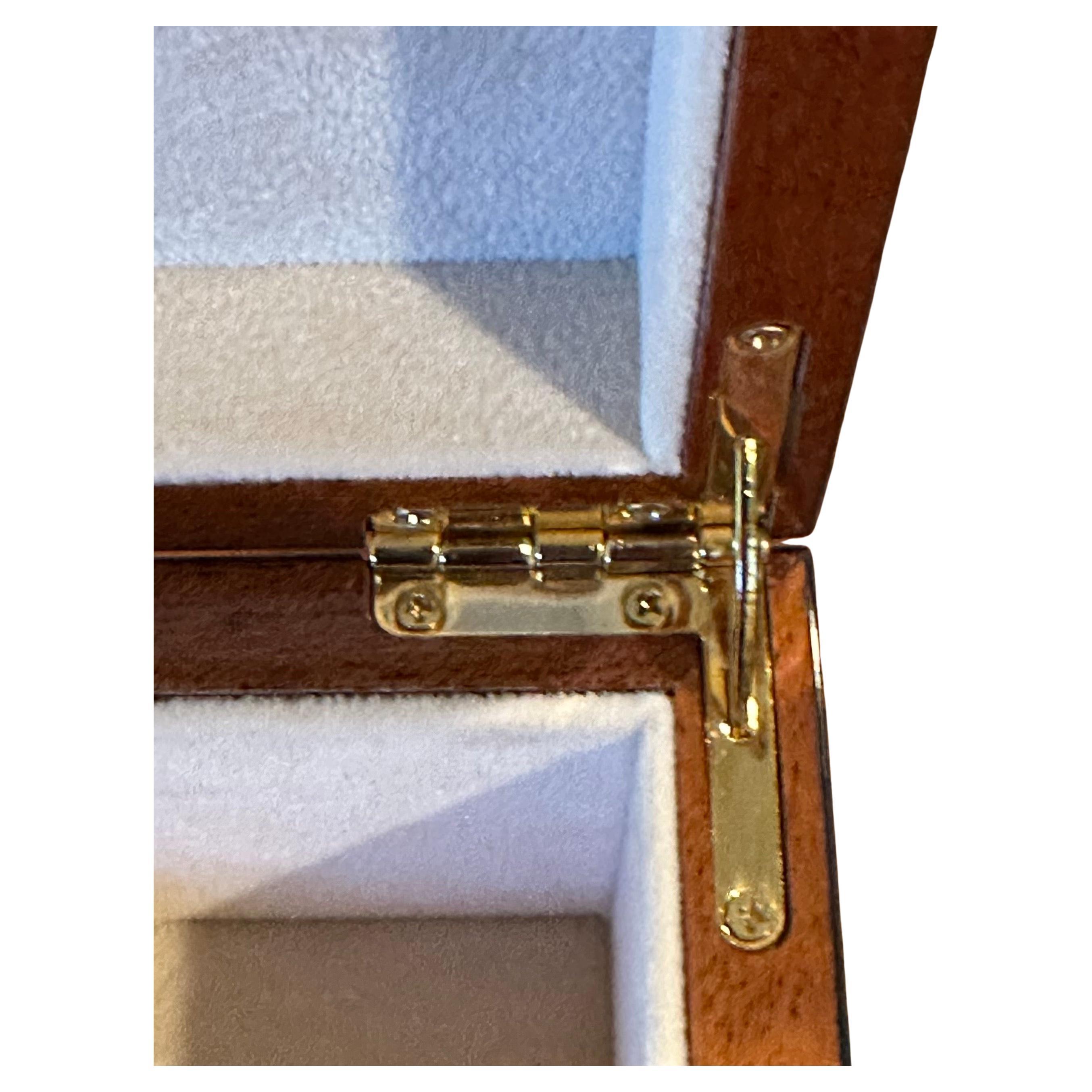 Precioso joyero lacado con motivos marinos incrustados hecho a mano por Ercalano de Italia Hecho a mano en venta