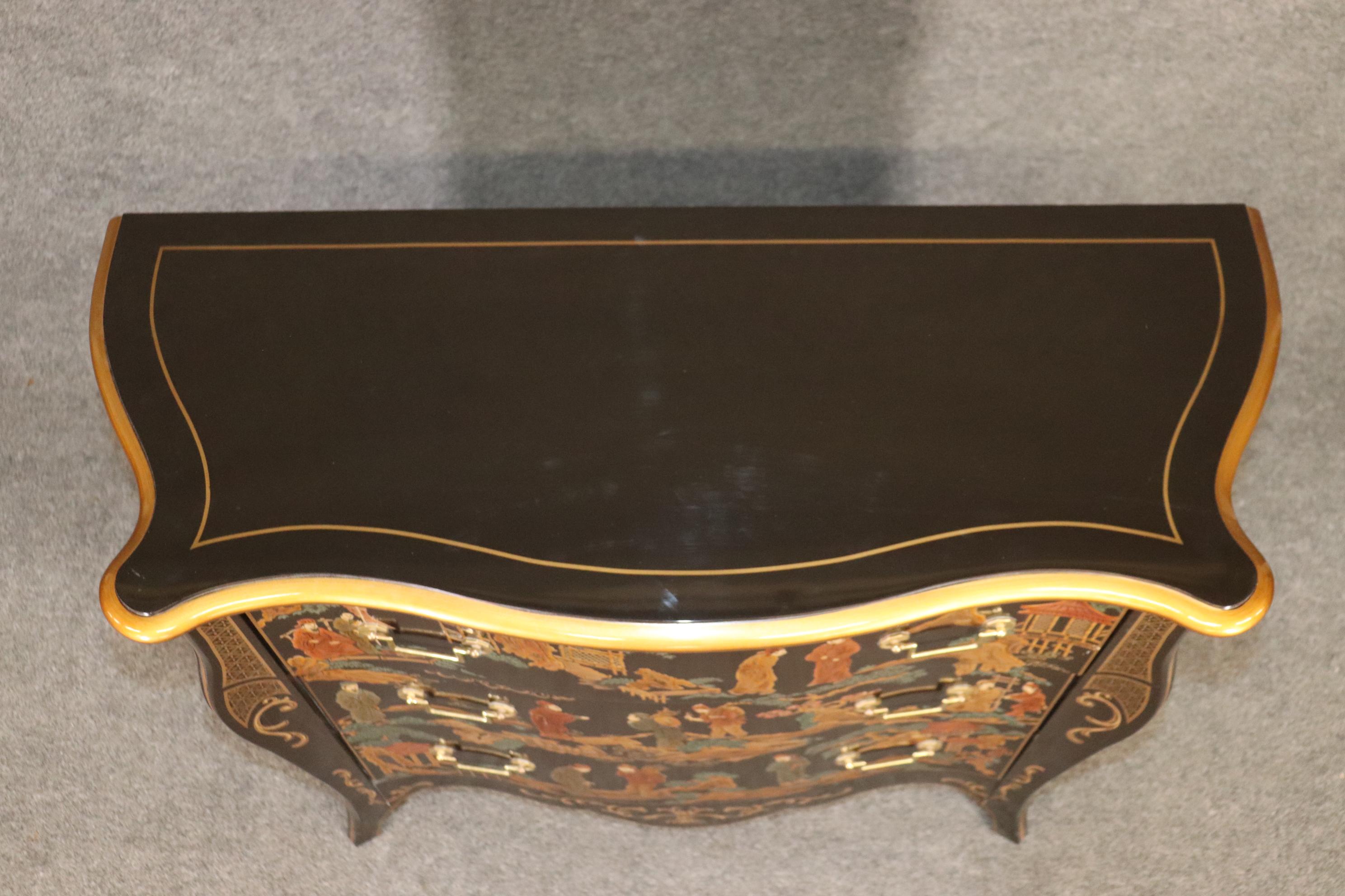 Gorgeous Hand-Paint Decorated Chinoiserie Lacquered Commode by Drexel circa 1990 4