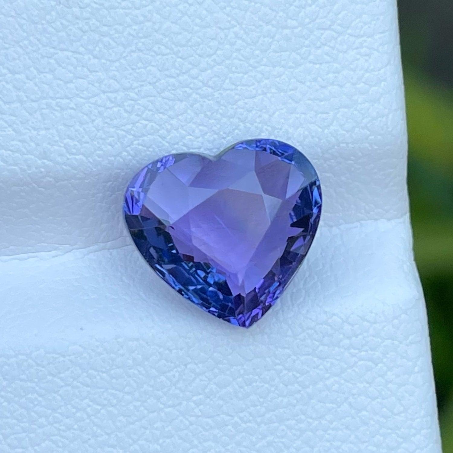 Gorgeous Heart Shaped Loose Tanzanite 4.29 Carats Tanzanite Ring Jewelry In New Condition In Bangkok, TH