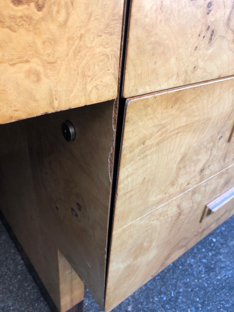 Precioso Escritorio Ejecutivo Henredon Escena Dos Madera de Olivo Burilada Moderno de Mediano Siglo en venta 7