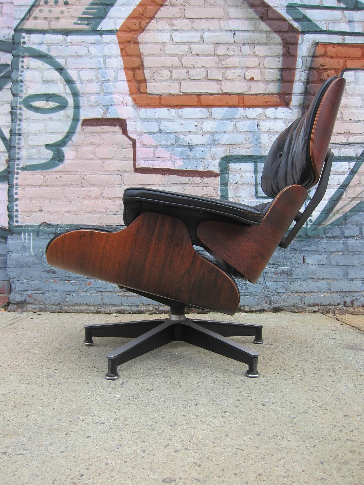 Gorgeous Herman Miller Eames Lounge and Ottoman, 1960s In Good Condition In Brooklyn, NY