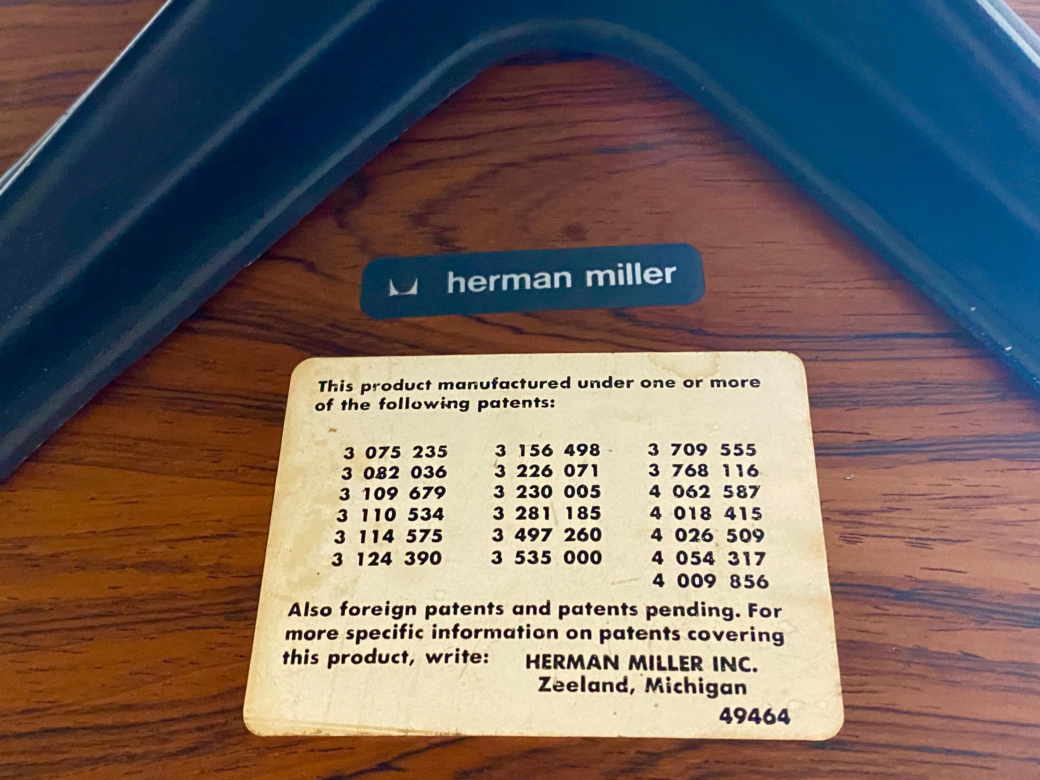 Gorgeous Herman Miller Eames Lounge Chair and Ottoman 3