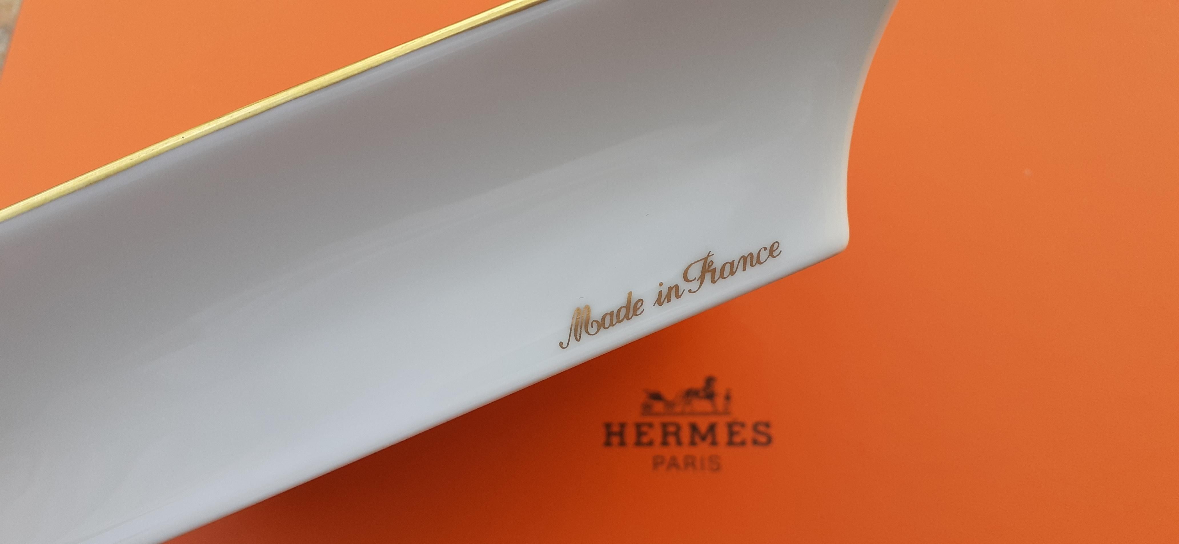 Gorgeous Hermès Ashtray Change Tray Autumn Fall theme in Porcelain For Sale 10