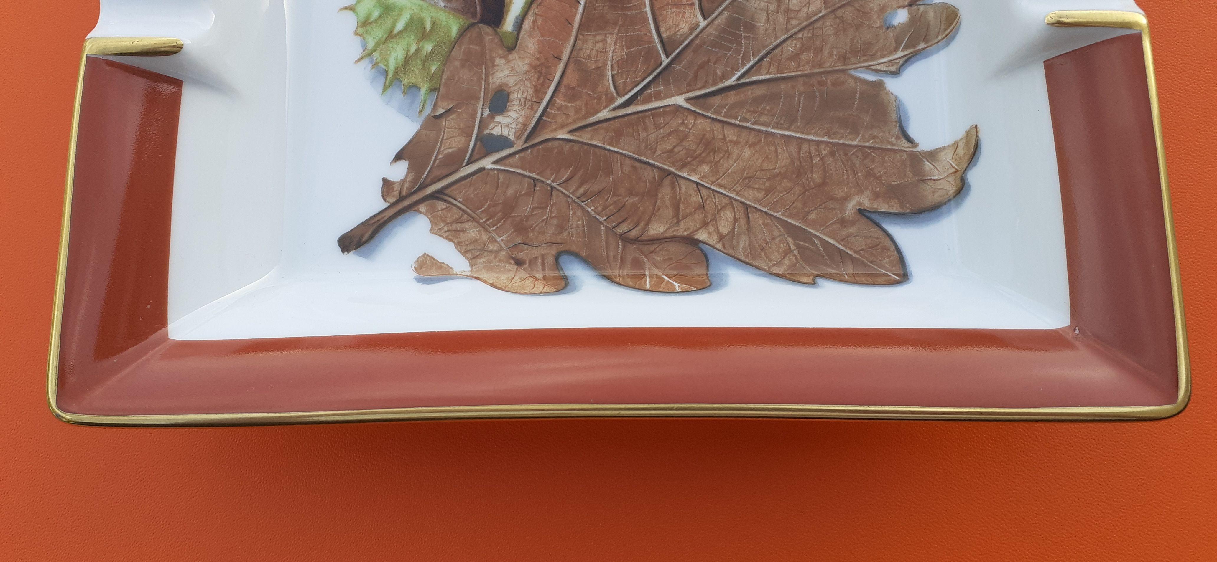 Gorgeous Hermès Ashtray Change Tray Autumn Fall theme in Porcelain For Sale 5