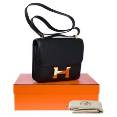 Gorgeous Hermès Constance shoulder bag in black epsom leather , GHW