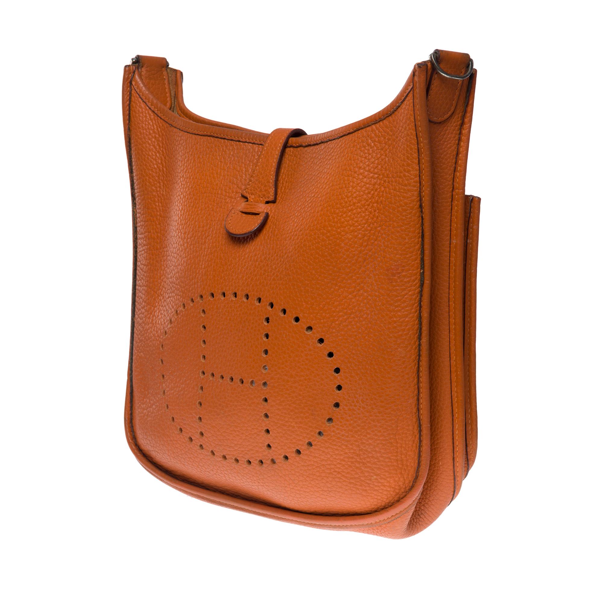 Gorgeous Hermès Evelyne 29  shoulder bag in Orange Taurillon leather, SHW In Good Condition In Paris, IDF