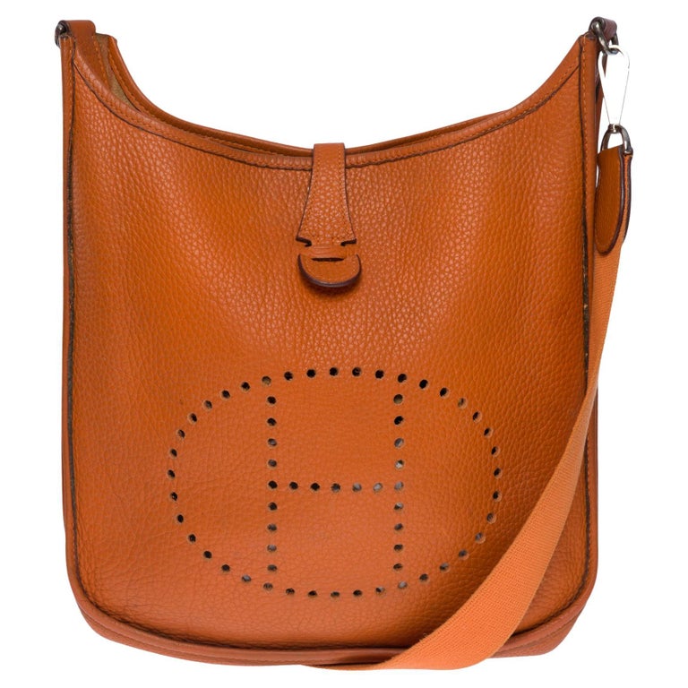 Gorgeous Hermès Evelyne 29 shoulder bag in Orange Taurillon leather, SHW  For Sale at 1stDibs