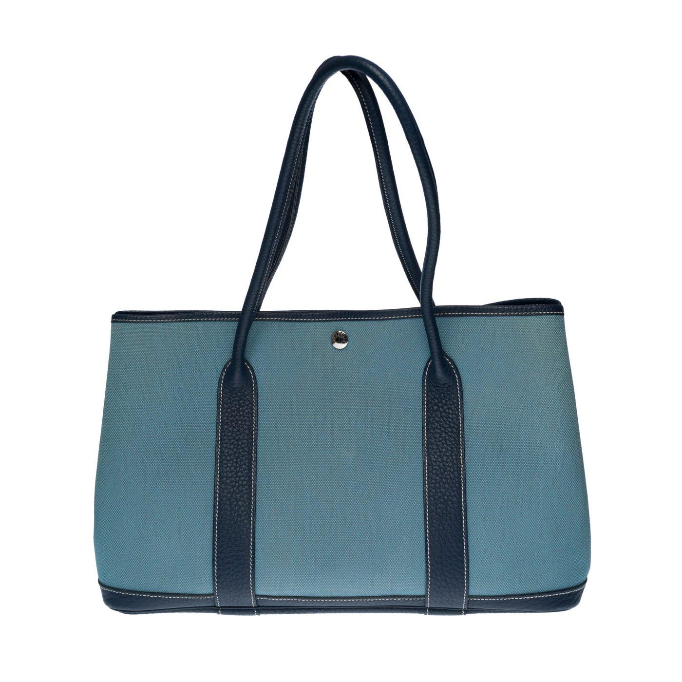 Stunning Hermes Garden party 36 Tote bag  in blue denim canvas and blue leather, double blue leather handle allowing a hand or shoulder support

Fasteners Pressures patterned silver metal saddle nails
Blue canvas interior
Signature: 