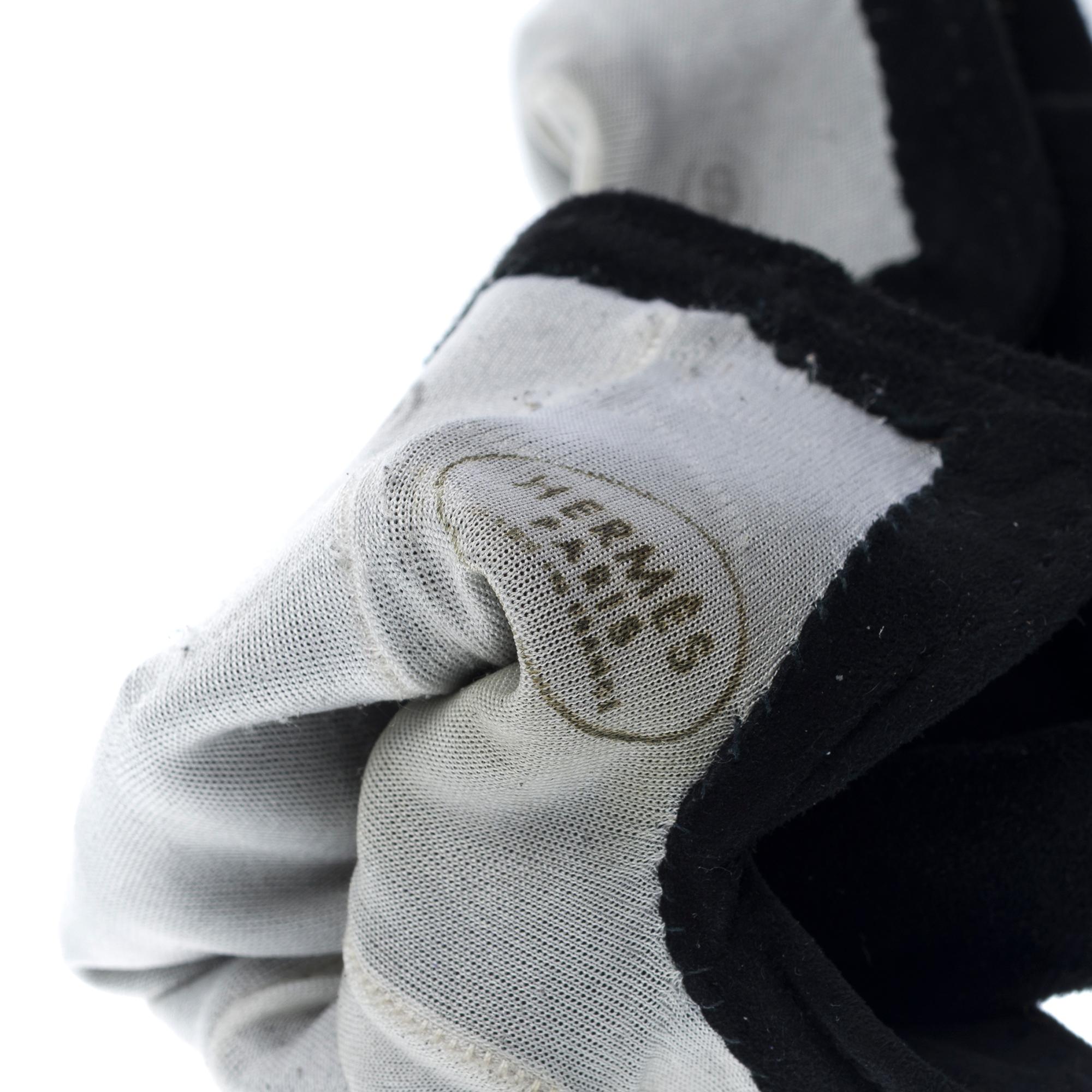 Gorgeous Hermès gloves for women in Black Suede, size 7.5 For Sale 2