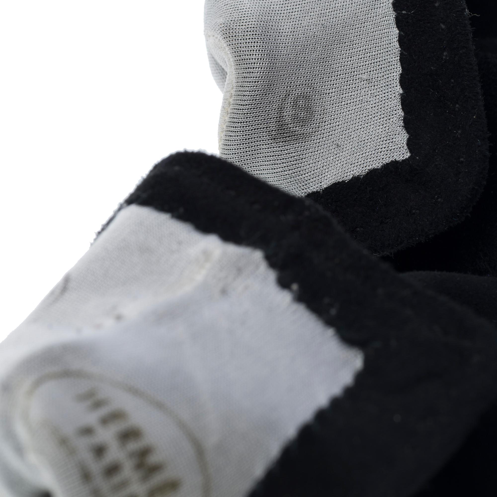 Gorgeous Hermès gloves for women in Black Suede, size 7.5 For Sale 3