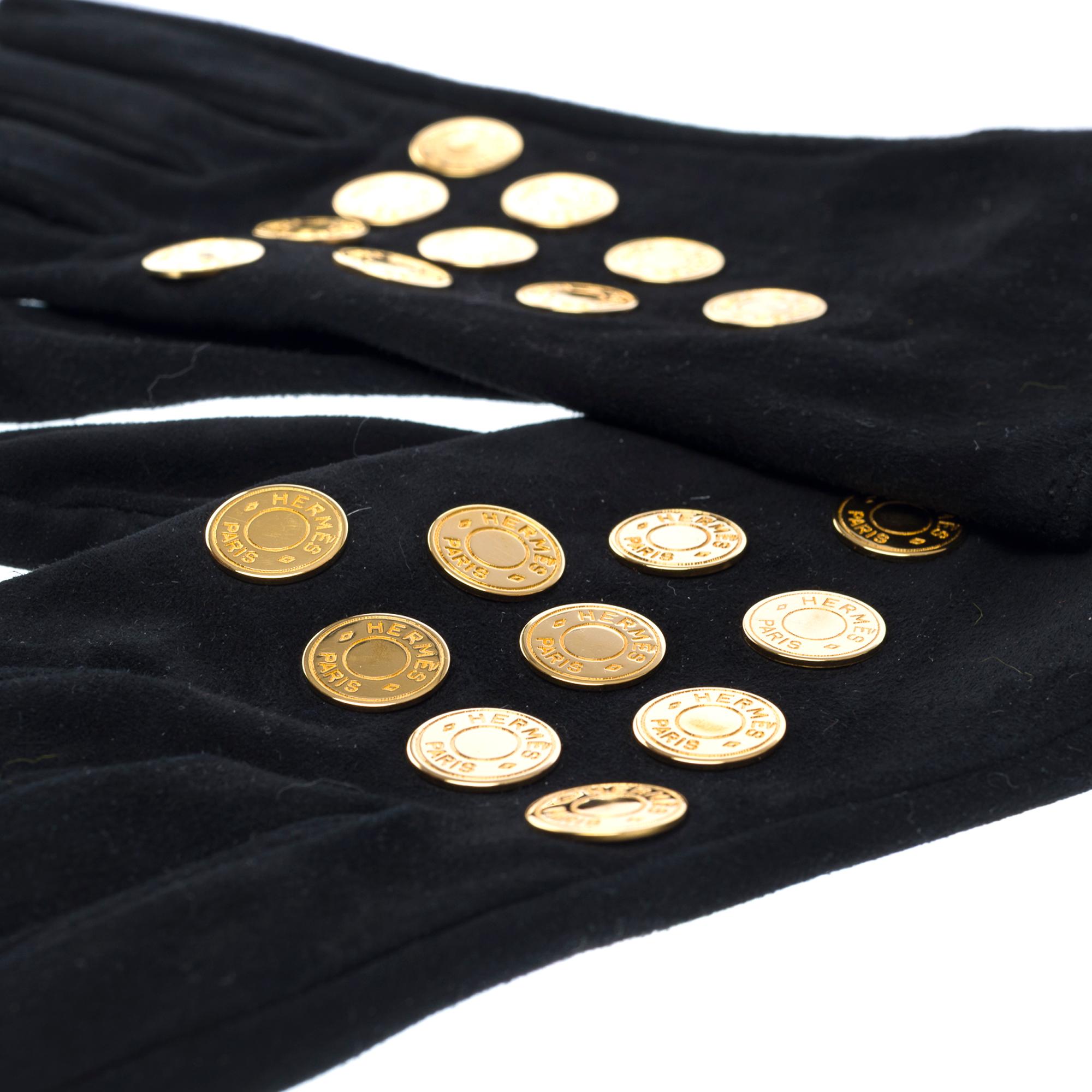 Women's or Men's Gorgeous Hermès gloves for women in Black Suede For Sale