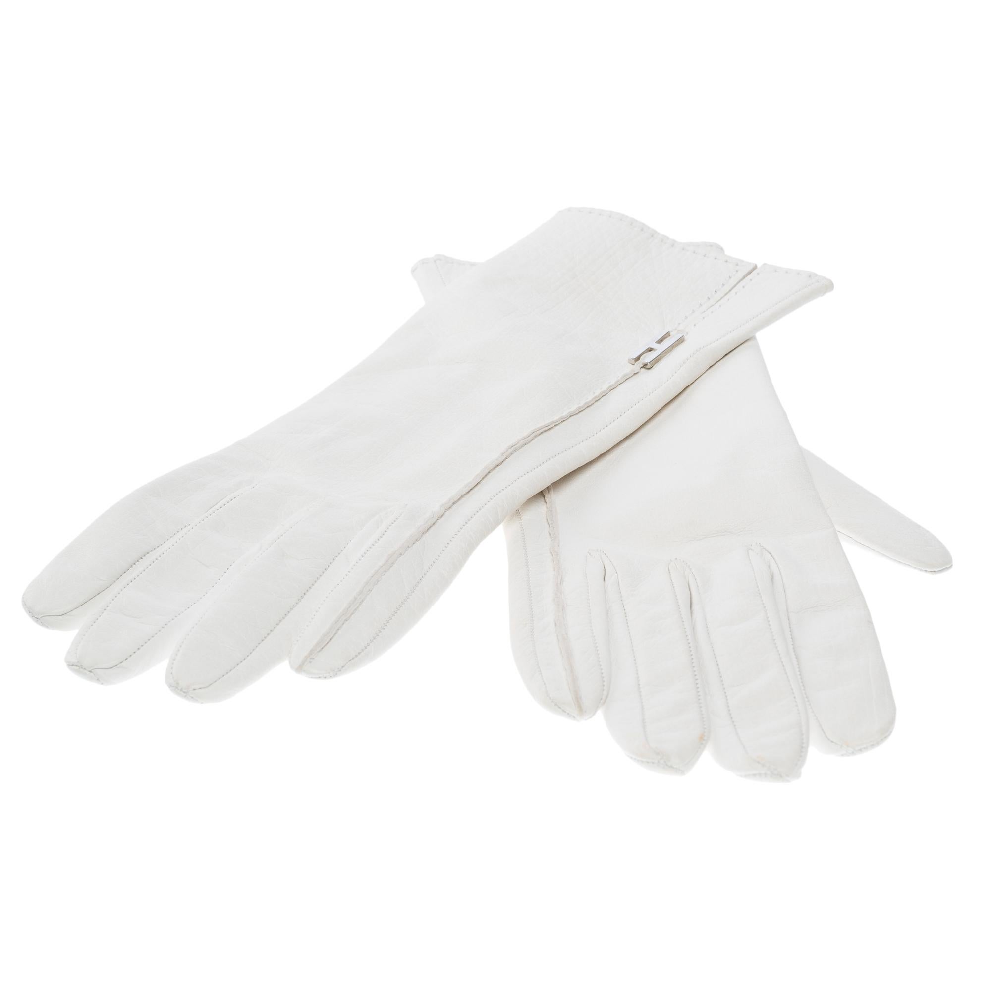 Gorgeous​ ​Hermès​ ​gloves​ ​in​ ​white​ ​goat
