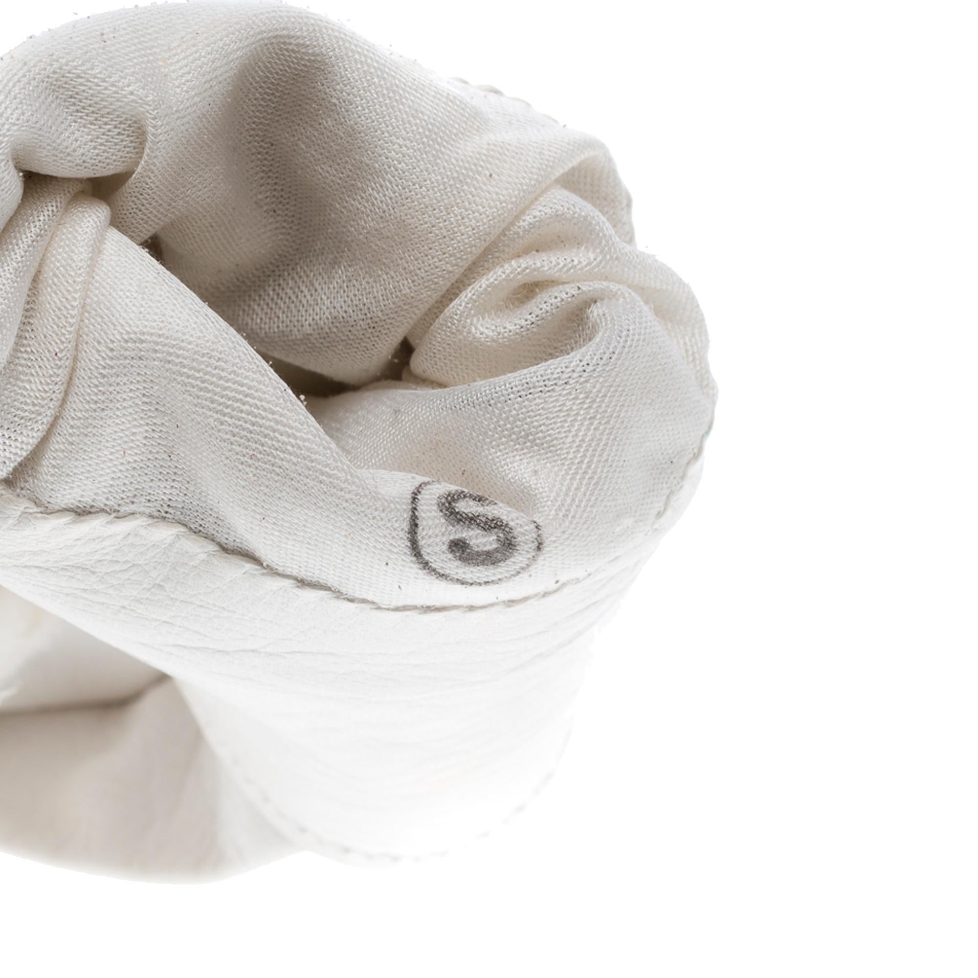 Gorgeous Hermès gloves in white goat For Sale 1