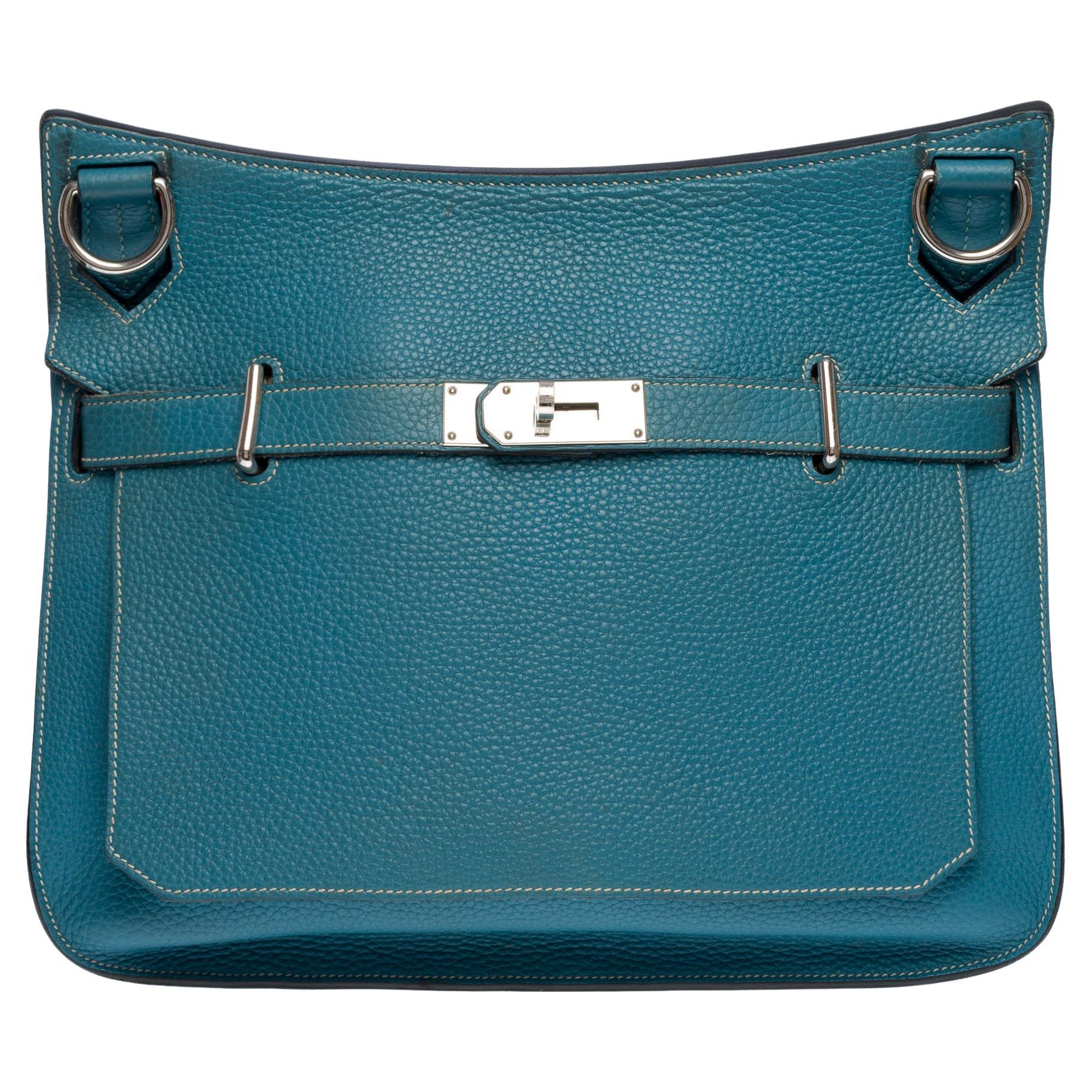 Beautiful Hermes Jypsière 32 shoulder bag in Blue Jean Taurillon Clemence leather, palladium metal hardware, adjustable leather strap in Blue Taurillon leather allowing a shoulder or crossbody carry

Flap closure
Inner lining in blue leather, a