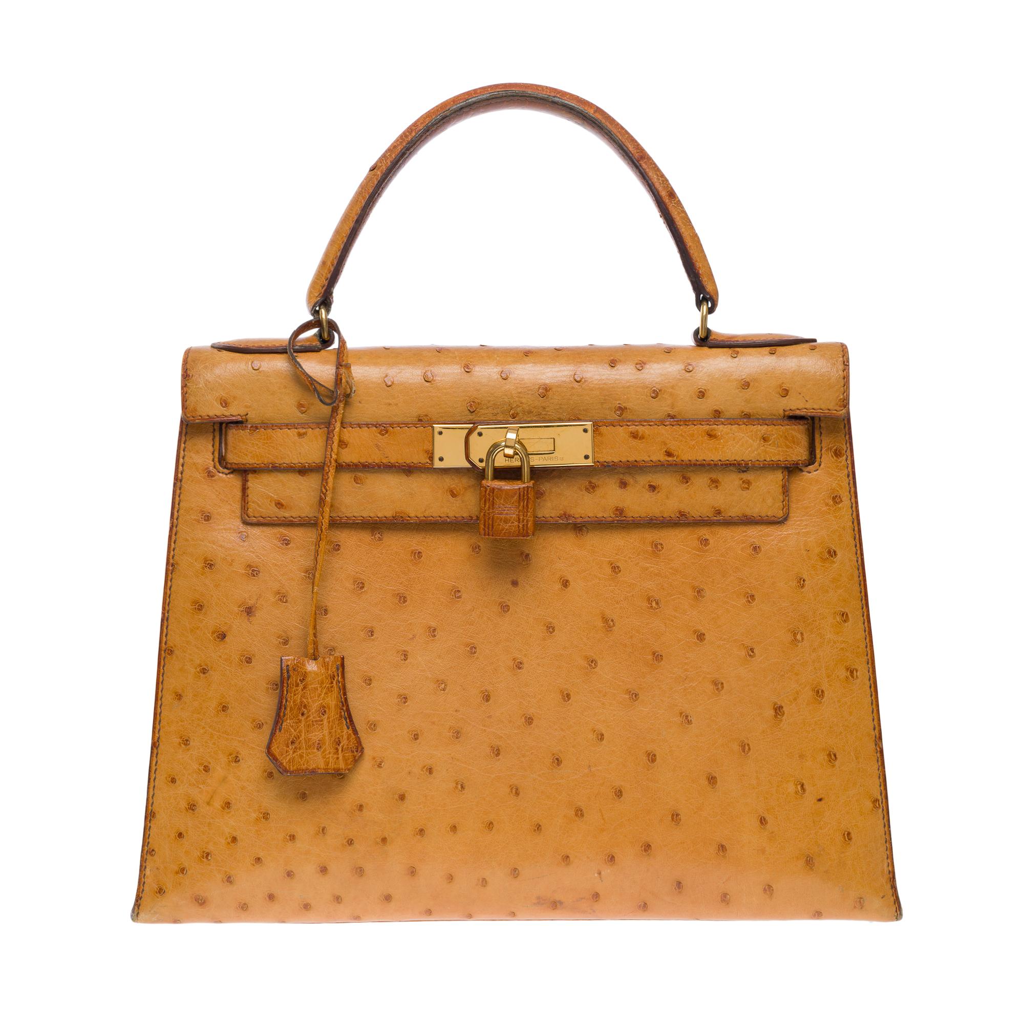 Gorgeous Hermes Kelly 28 sellier in Ostrich gold (Struthio camelus), gold plated metal trim, handle in gold ostrich allowing a hand carry

Flap closure
Gold leather inner lining, one zippered pocket, two patch pockets
Signature: 