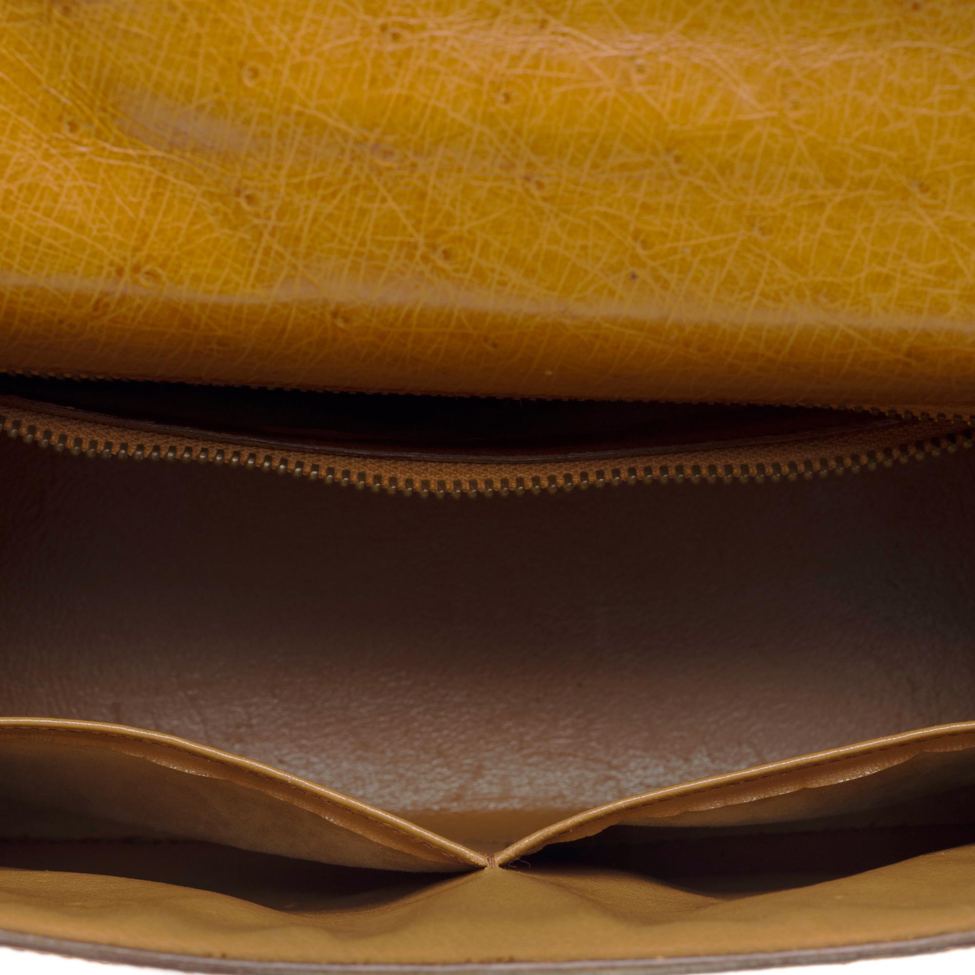 Magnifique sac à main Hermès Kelly 28 sellier en cuir d'autruche Gold, GHW 4