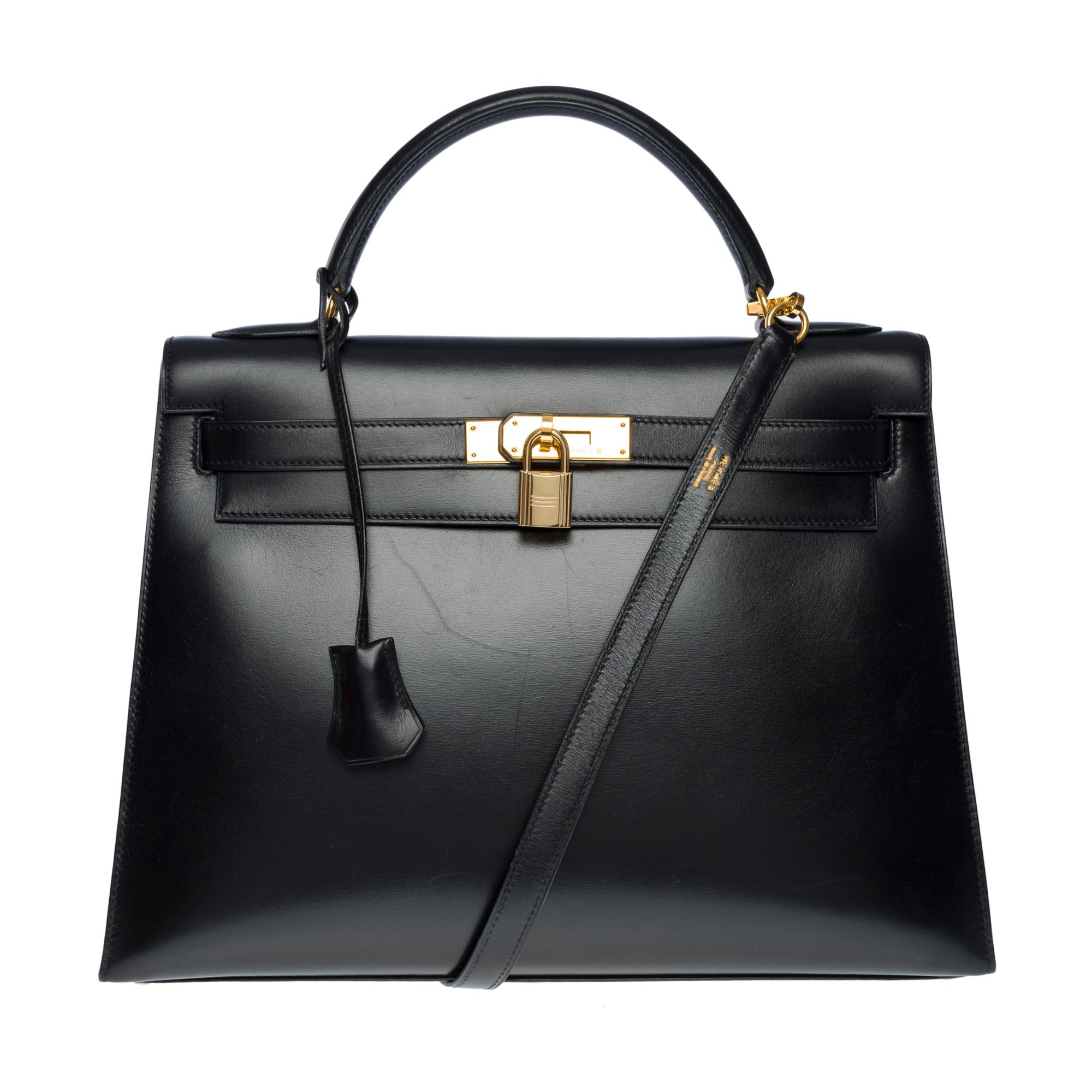 Stunning Hermes Kelly 32 sellier handbag strap in black box calf leather , gold plated metal hardware, simple black box leather handle, a removable black box leather shoulder strap for a hand or shoulder carry
Flap closure
Black leather lining, a