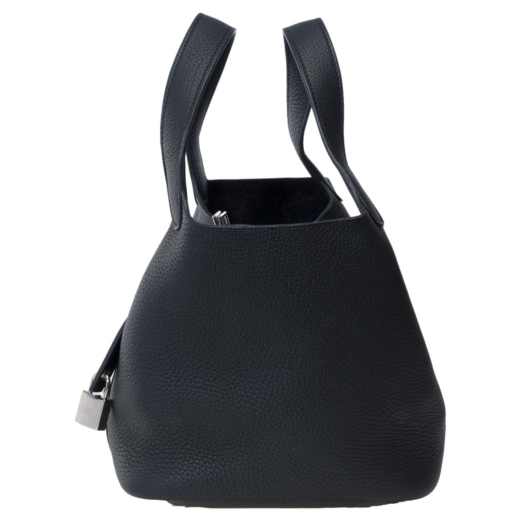 Lovely​ ​Hermes​ ​Picotin​ Lock ​18​ ​in​ ​Black​ ​Taurillon​ ​Clémence​ ​leather,​ silver ​metal​ ​hardware,​ ​double​ ​handle​ ​in​ ​black​ ​leather​ ​allowing​ ​a​ ​hand​ ​carry

Closure​ ​by​ ​leather​ ​tab
black​ ​suede​ ​interior
Signature:​