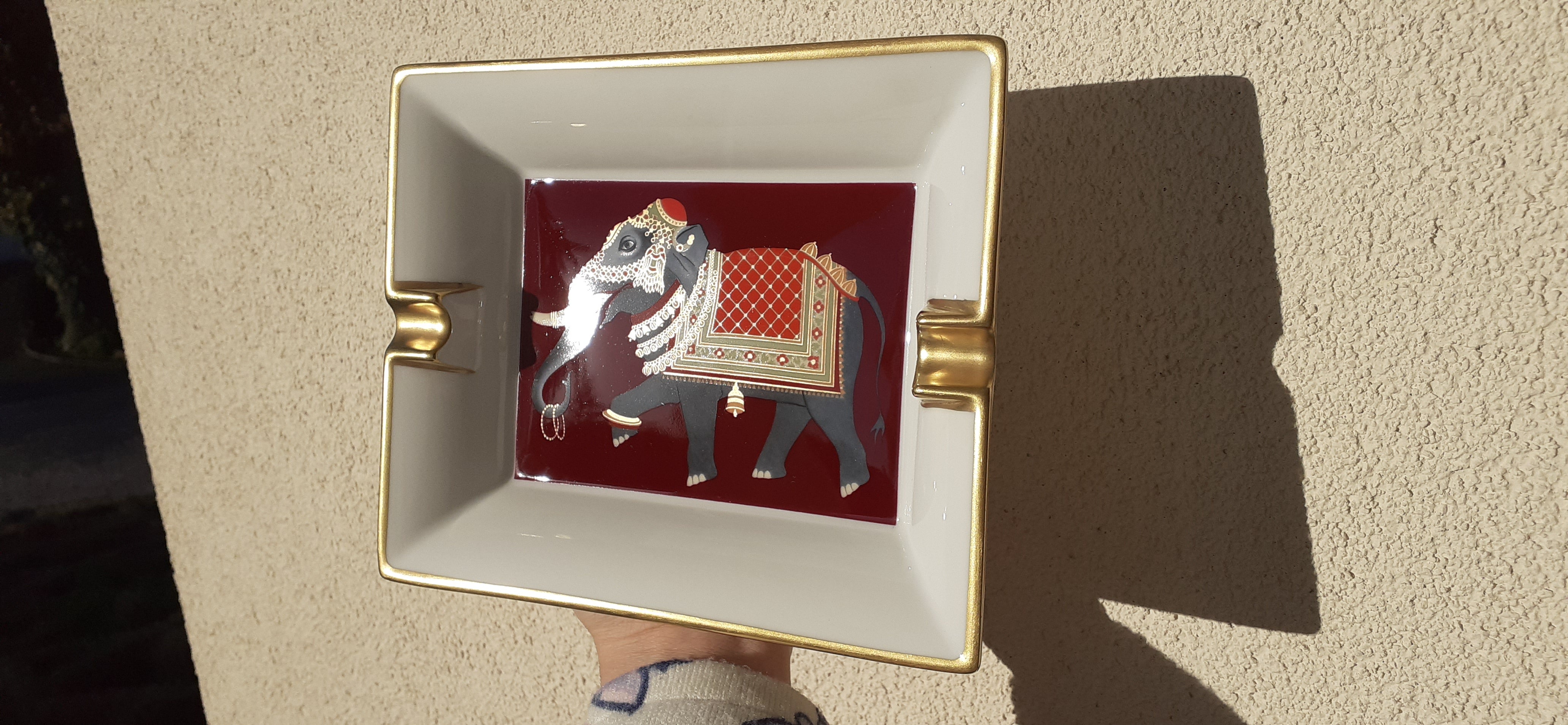 Gris Magnifique cendrier en porcelaine d'Hermès Cendrier à monnaie Éléphant Inde Asie Rare en vente