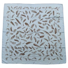 Gorgeous Hermès Silk Scarf Plumes par Henri de Linarès Feathers Blue 90 cm