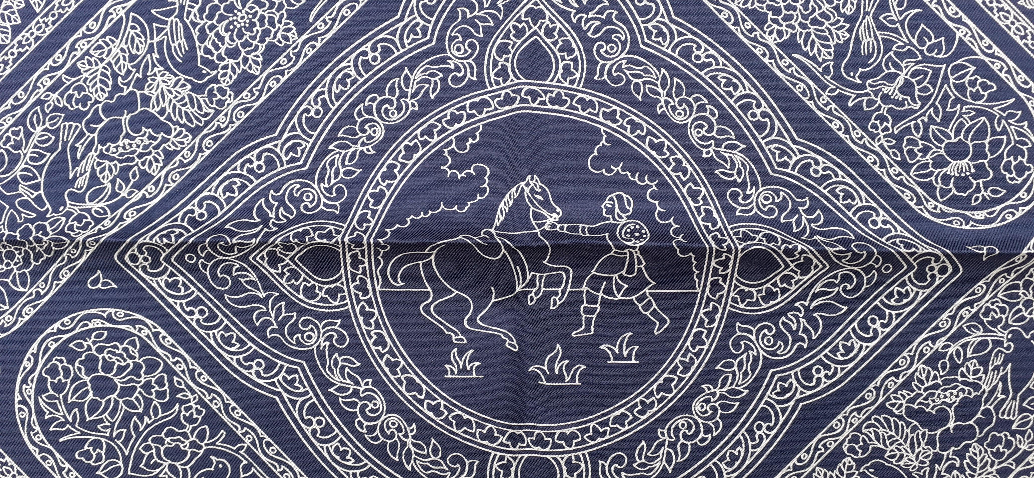 Magnifique écharpe en soie Hermès Qalamdan Perse Iran Bleu marine 90 cm Pour femmes en vente