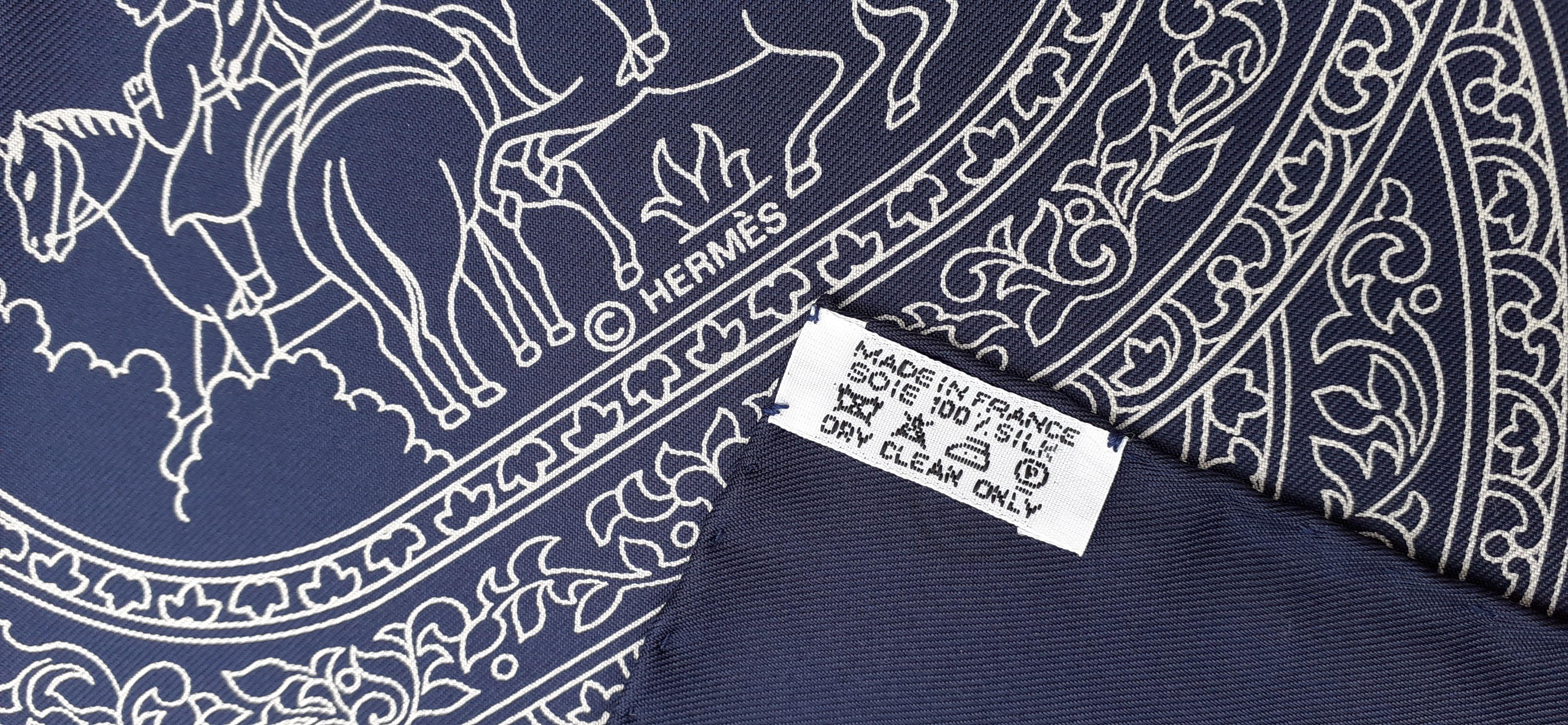 Magnifique écharpe en soie Hermès Qalamdan Perse Iran Bleu marine 90 cm en vente 2