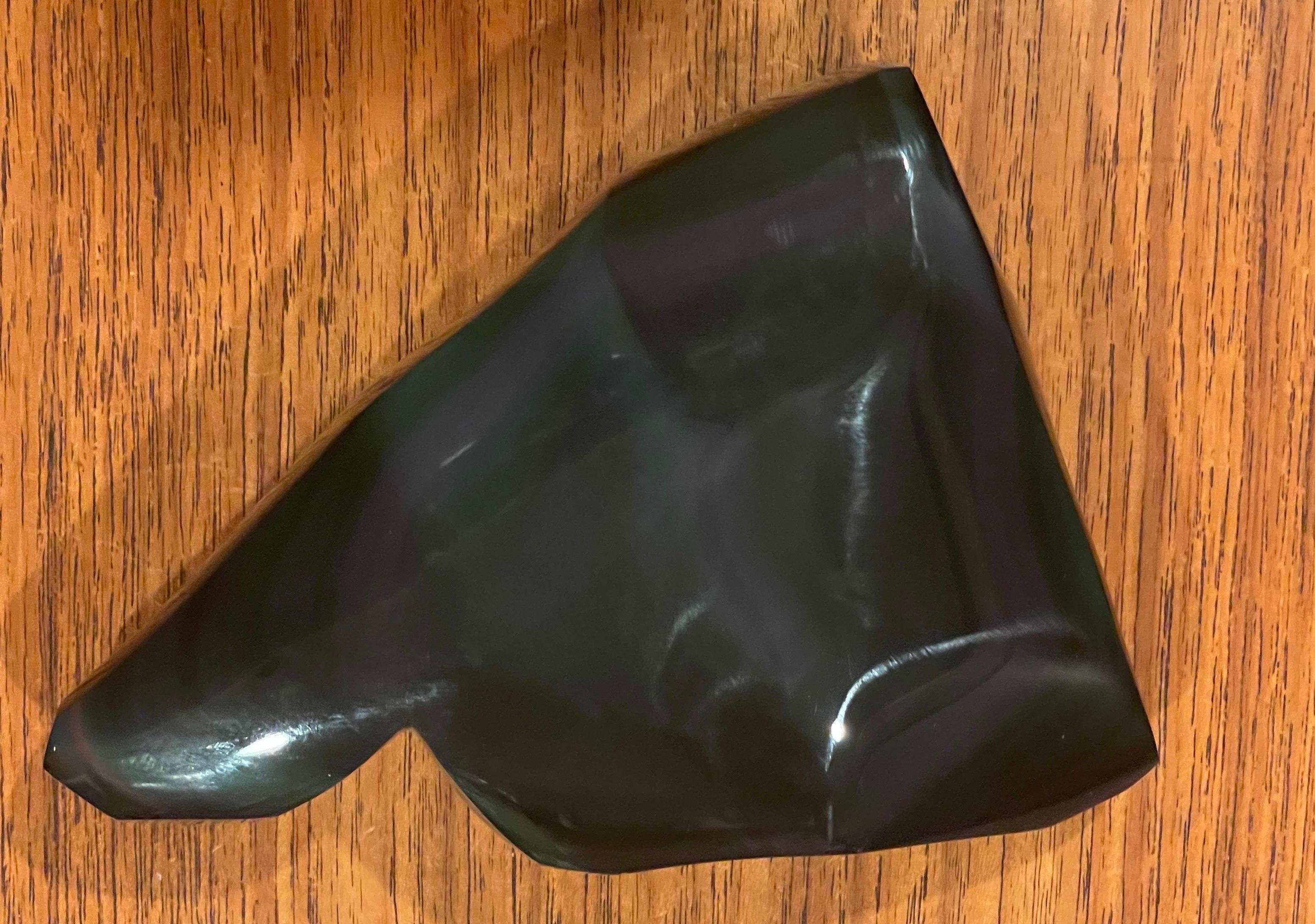 Wunderschöner hochglanzpolierter Obsidian-Briefbeschwerer mit Regenbogenmuster (Stein) im Angebot