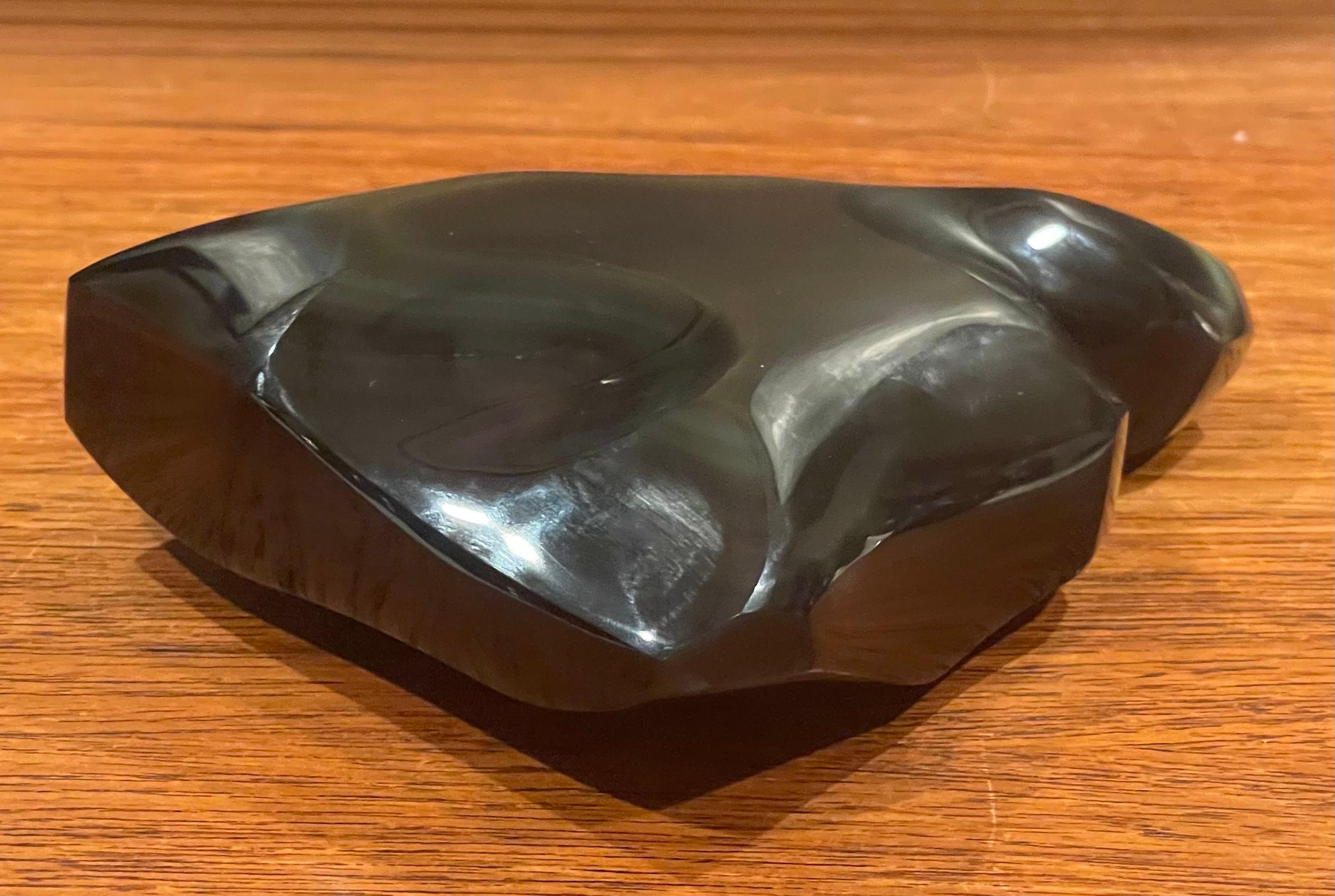 Wunderschöner hochglanzpolierter Obsidian-Briefbeschwerer mit Regenbogenmuster im Angebot 2