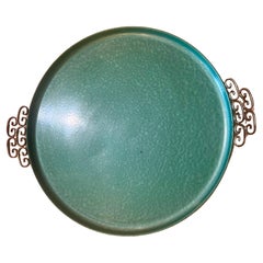 Wunderschönes rundes Tablett mit emaillierter Oberfläche von Moire Glaze Kyes, Hollywood Regency