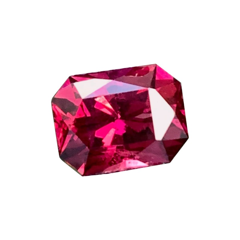 Magnifique grenat rhodolite rouge vif non serti de 3,15 carats, pierre précieuse non sertie d'Afrique