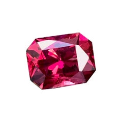 Magnifique grenat rhodolite rouge vif non serti de 3,15 carats, pierre précieuse non sertie d'Afrique