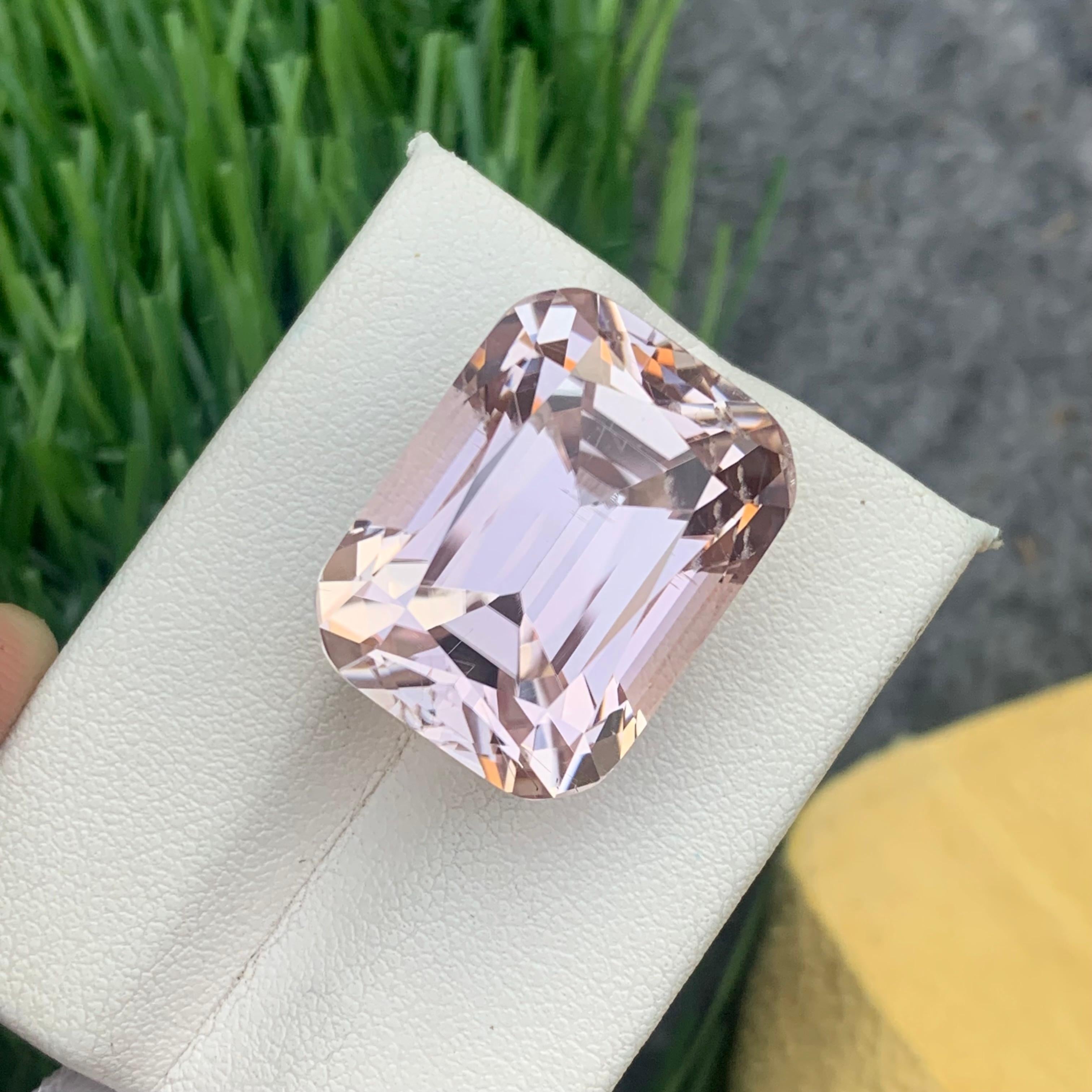 Gorgeous Huge 44.35 Carat Natural Light Pink Kunzite for Pendant Necklace Jewels For Sale 2
