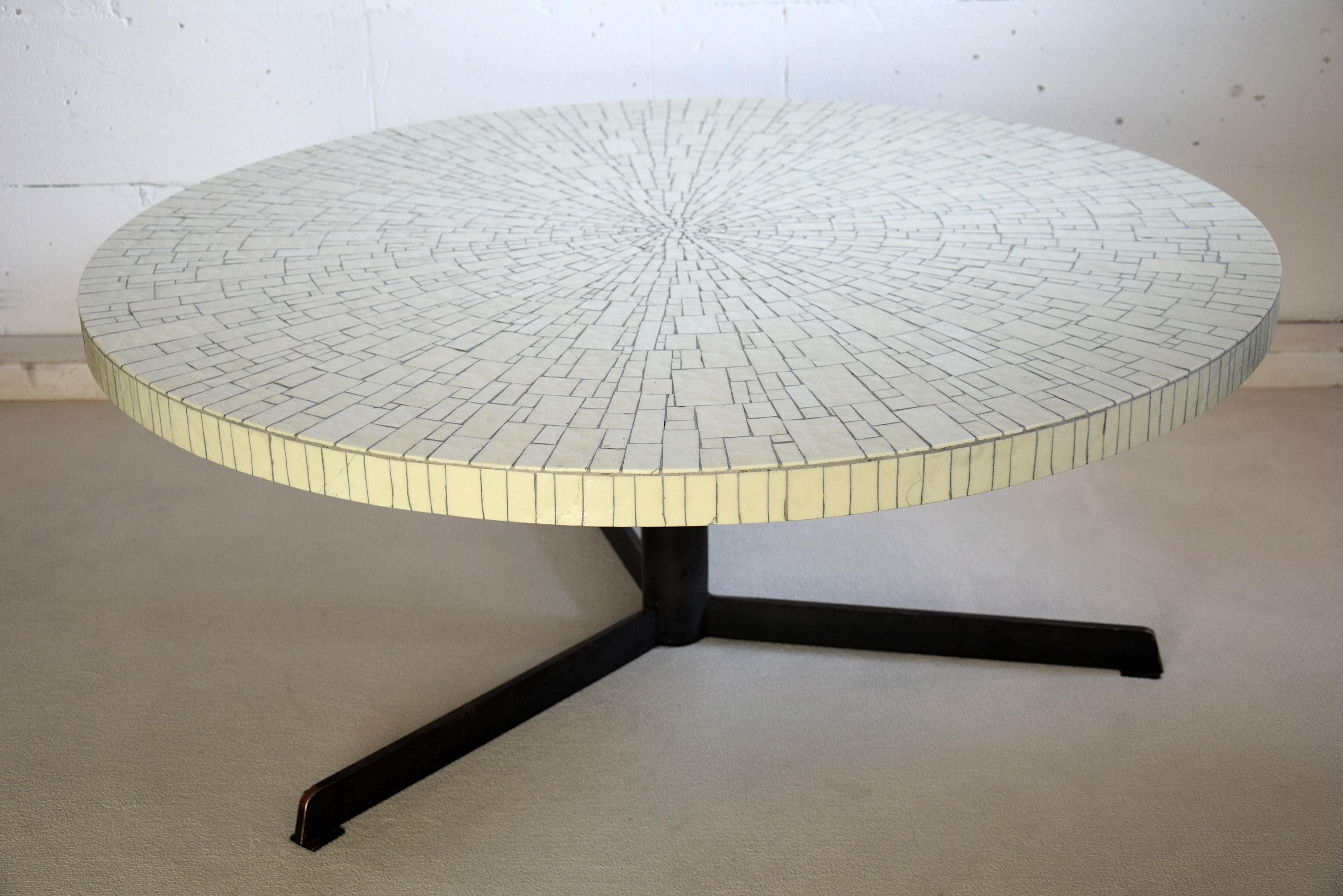 Impressive White Round Mid-Century Modern Glass Mosaic Coffee Table 4